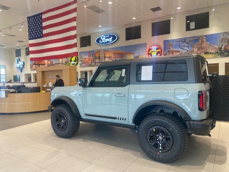 December U.S. auto sales market closes 2021 on weak note - Vimarsana News
